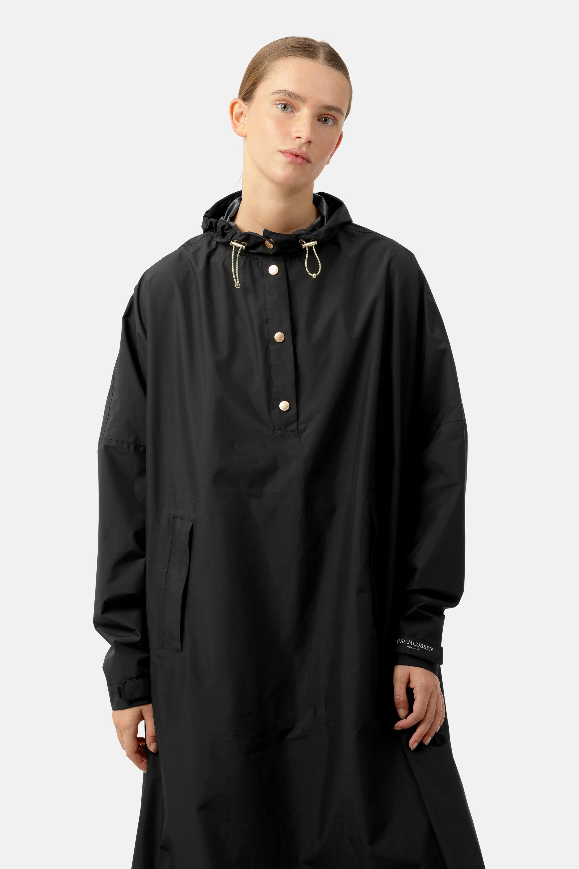 Ilse Jacobsen Hornbæk Rain Poncho Mit Ärmeln Poncho 001 Black